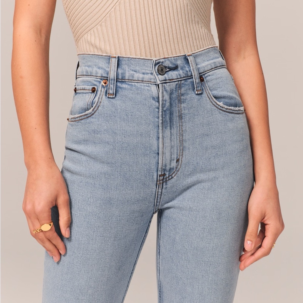 Abercrombie Ultra High Rise 90s Straight Jean - Picture 3 of 7